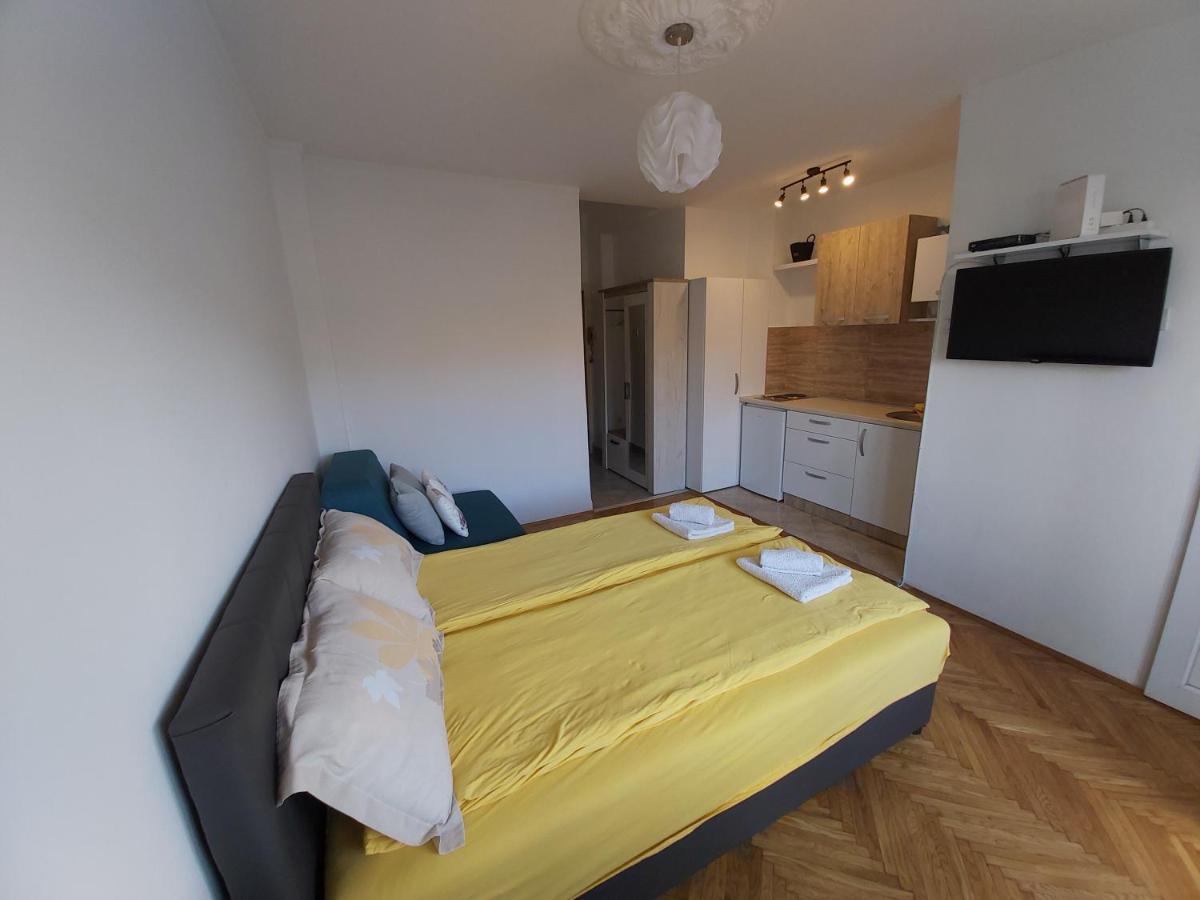Studio 17 Belgrade Luaran gambar